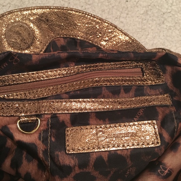 B Makoski Gold Metallic Handbag - Picture 4 of 12